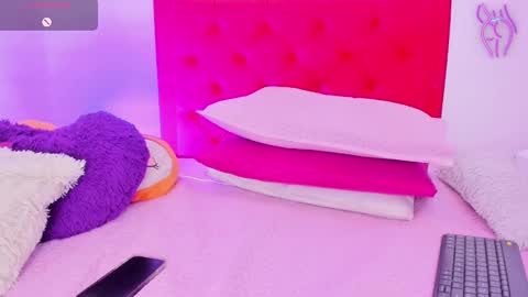 Snapshot of sofia_girl_ chatting on 01/12/25, 07:21 SOFIA online show from 01/12/25, 07:21