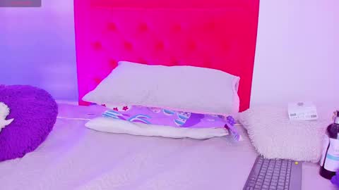 Snapshot of sofia_girl_ chatting on 01/30/25, 07:29 SOFIA online show from 01/30/25, 07:29