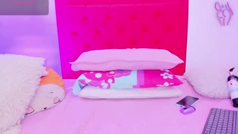 Snapshot of sofia_girl_ chatting on 03/02/25, 07:43 SOFIA online show from 03/02/25, 07:43