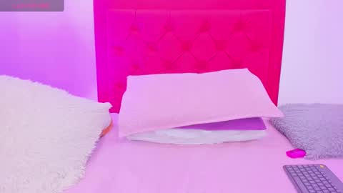 Snapshot of sofia_girl_ chatting on 03/12/25, 07:46 SOFIA online show from 03/12/25, 07:46