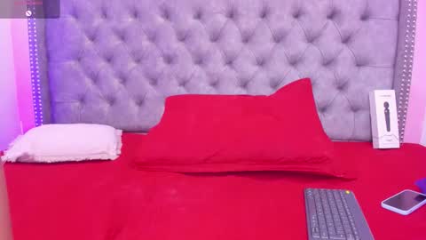 Snapshot of sofia_girl_ chatting on 10/26/25, 08:09 SOFIA online show from 10/26/25, 08:09