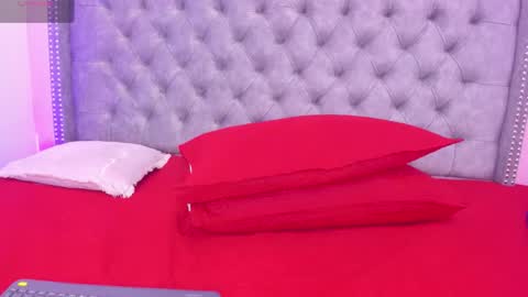 Snapshot of sofia_girl_ chatting on 10/28/25, 08:18 SOFIA online show from 10/28/25, 08:18