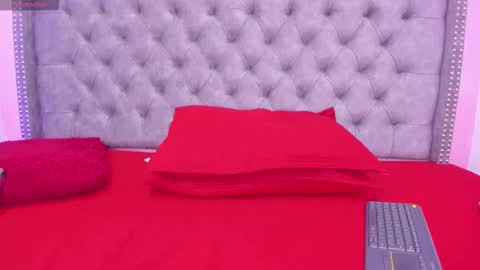 Snapshot of sofia_girl_ chatting on 11/12/25, 06:47 SOFIA online show from 11/12/25, 06:47