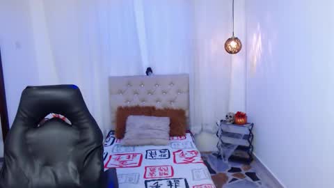 Sofia  online show from 11/25/25, 03:39