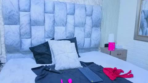 sofia gutierrez   online show from 11/08/25, 10:19