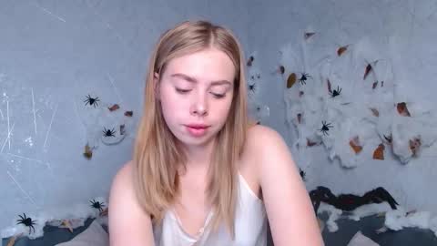 Sofia here online show from 10/13/25, 12:32