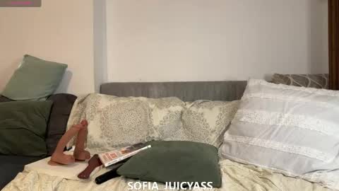 sofia_juicyass online show from 04/23/26, 03:14