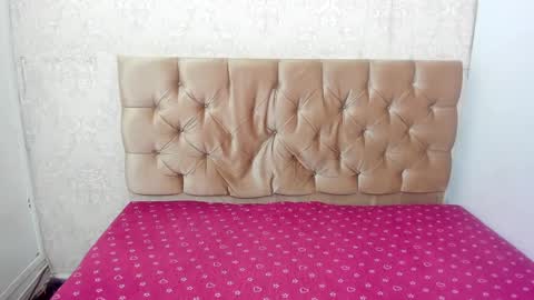 sofia_land_18 online show from 12/12/24, 11:07