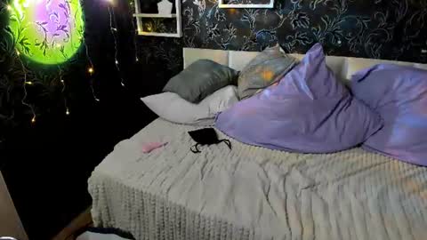Sofia Lovvve online show from 06/10/26, 06:34