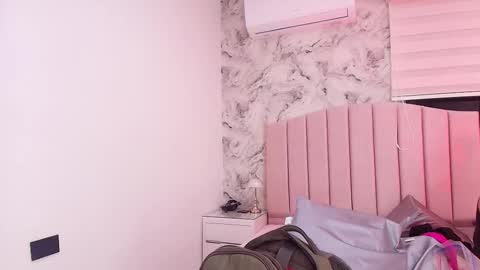 Sofia online show from 12/17/25, 03:01