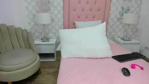 sofia_martinez9 online show from 05/05/26, 07:55