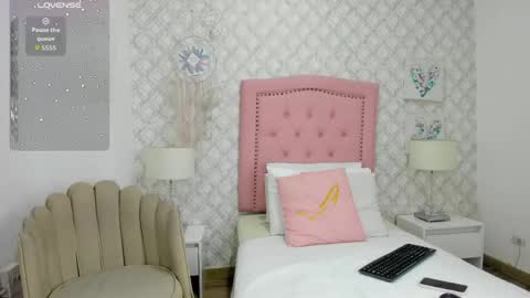 sofia_martinez9 online show from 05/27/26, 07:11