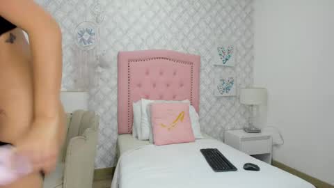 sofia_martinez9 online show from 06/02/26, 07:38