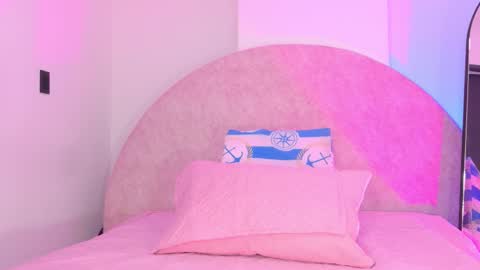 Sofia online show from 11/28/25, 03:20