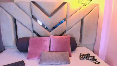 Snapshot of sofia_pamela_ chatting on 06/04/26, 07:09 online show from 06/04/26, 07:09