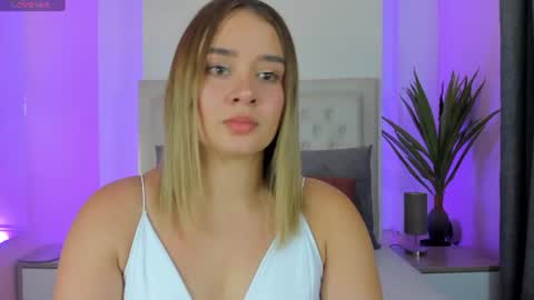 Snapshot of sofia_pamela_ chatting on 07/25/26, 07:00 online show from 07/25/26, 07:00