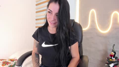 Snapshot of sofia_riveraa chatting on 12/23/24, 08:25 SOFIA online show from 12/23/24, 08:25