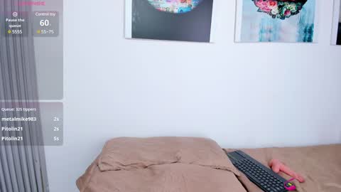 Snapshot of sofia_riveraa chatting on 12/30/24, 11:17 SOFIA online show from 12/30/24, 11:17