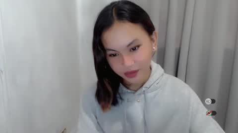 sofia_sweetheart18 online show from 11/28/25, 01:08