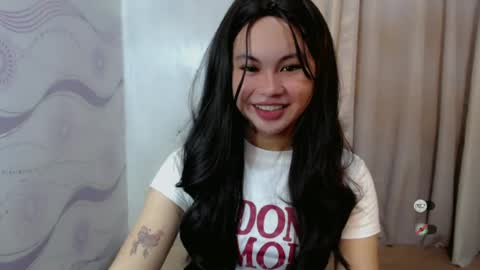 sofia_sweetheart18 online show from 07/05/26, 09:00