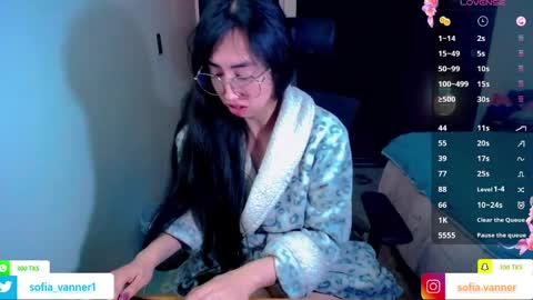 Snapshot of sofia_vanner chatting on 04/28/26, 04:06 SOFIA online show from 04/28/26, 04:06