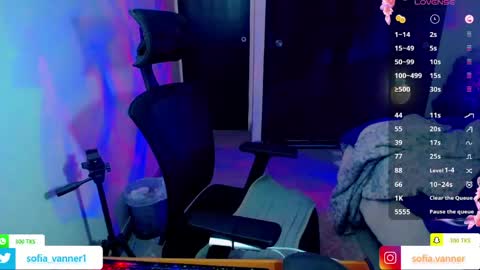Snapshot of sofia_vanner chatting on 04/30/26, 02:18 SOFIA online show from 04/30/26, 02:18
