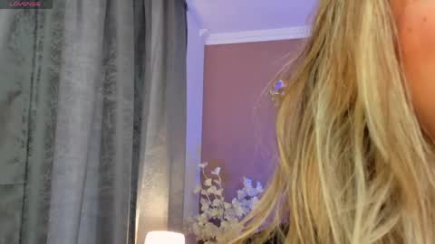 sofia_velvetx online show from 04/18/26, 07:29