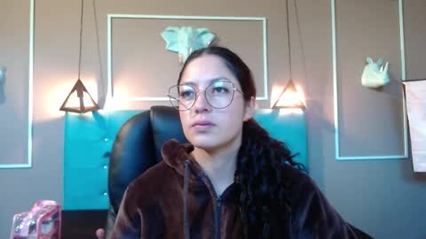 Sofa online show from 10/15/25, 10:59