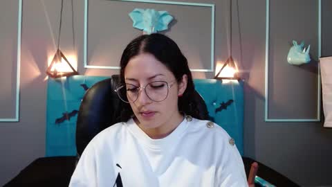 Sofa online show from 10/20/25, 11:10