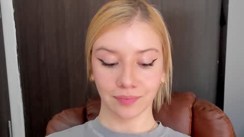 Snapshot of sofia_woodss chatting on 12/03/24, 03:22 Sofia online show from 12/03/24, 03:22