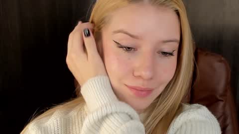 Snapshot of sofia_woodss chatting on 12/10/24, 06:38 Sofia online show from 12/10/24, 06:38