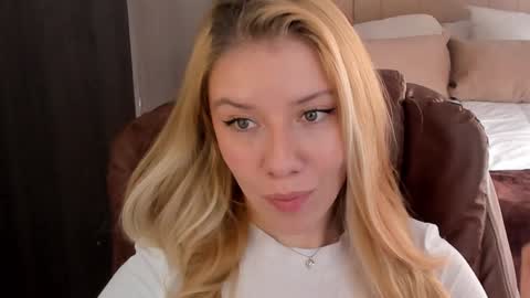 Snapshot of sofia_woodss chatting on 01/03/25, 03:22 Sofia online show from 01/03/25, 03:22