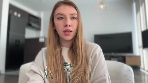 Snapshot of sofia_woodss chatting on 01/18/25, 05:26 Sofia online show from 01/18/25, 05:26