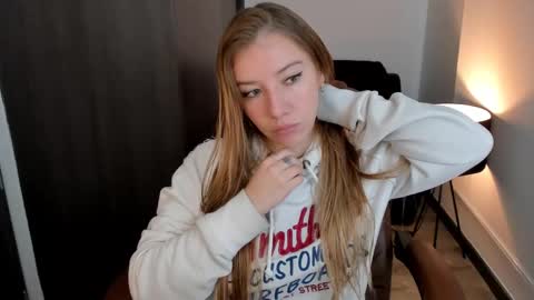 Snapshot of sofia_woodss chatting on 03/06/25, 01:35 Sofia online show from 03/06/25, 01:35