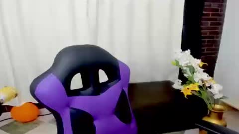 Snapshot of sofiaa_latiin chatting on 02/15/25, 10:10 sofia online show from 02/15/25, 10:10