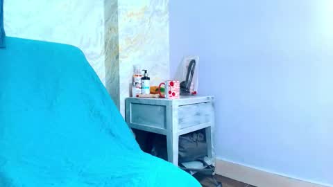 sofiaa_little online show from 11/14/25, 07:34