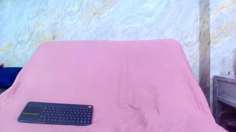 sofiaa_little online show from 11/19/25, 07:47