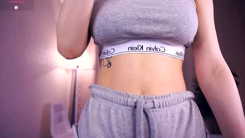 Hi My name is Sofia Welcome to my room Please thumbs up - its important online show from 09/25/25, 06:39