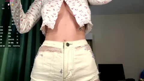 Hi My name is Sofia Welcome to my room Please thumbs up - its important online show from 06/05/26, 04:19