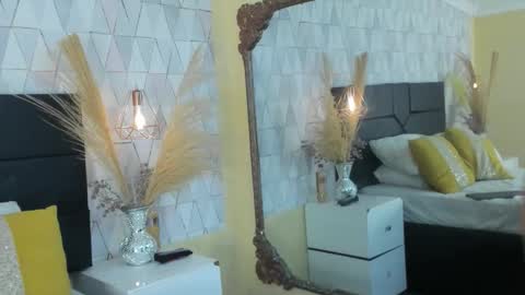 Snapshot of sofiacastano chatting on 02/25/26, 12:04 sofia online show from 02/25/26, 12:04