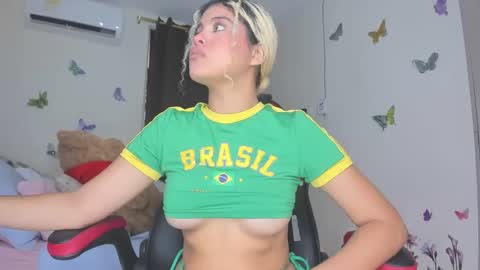 Snapshot of sofiacastillo01 chatting on 11/15/25, 01:29 sofiacastillo01 online show from 11/15/25, 01:29