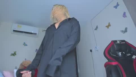 Snapshot of sofiacastillo01 chatting on 11/24/25, 01:22 sofiacastillo01 online show from 11/24/25, 01:22