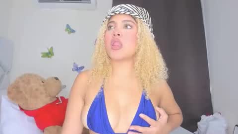 Snapshot of sofiacastillo01 chatting on 12/19/25, 03:08 sofiacastillo01 online show from 12/19/25, 03:08