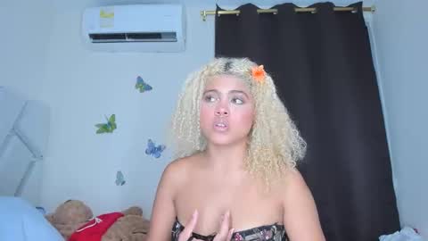 Snapshot of sofiacastillo01 chatting on 01/09/26, 02:09 sofiacastillo01 online show from 01/09/26, 02:09