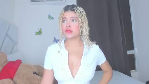 sofiacastillo01 online show from 04/03/26, 01:31