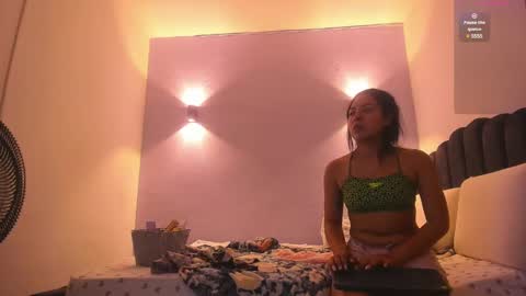 Snapshot of sofiaclaus_19 chatting on 01/05/25, 04:25 Sofia online show from 01/05/25, 04:25