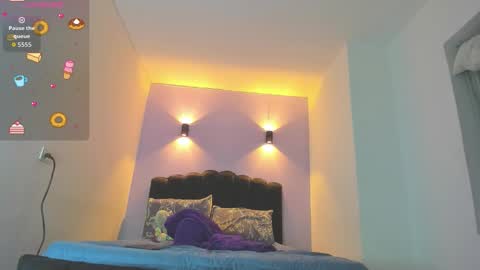 Snapshot of sofiaclaus_19 chatting on 10/14/25, 04:13 Sofia online show from 10/14/25, 04:13