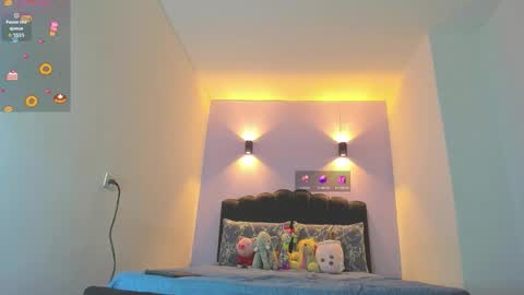 Snapshot of sofiaclaus_19 chatting on 10/19/25, 04:24 Sofia online show from 10/19/25, 04:24