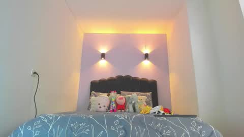 Snapshot of sofiaclaus_19 chatting on 10/31/25, 04:08 Sofia online show from 10/31/25, 04:08