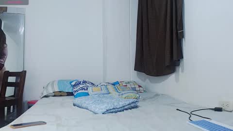 Snapshot of sofiamooon_ chatting on 11/14/25, 01:15 sofiamooon_ online show from 11/14/25, 01:15